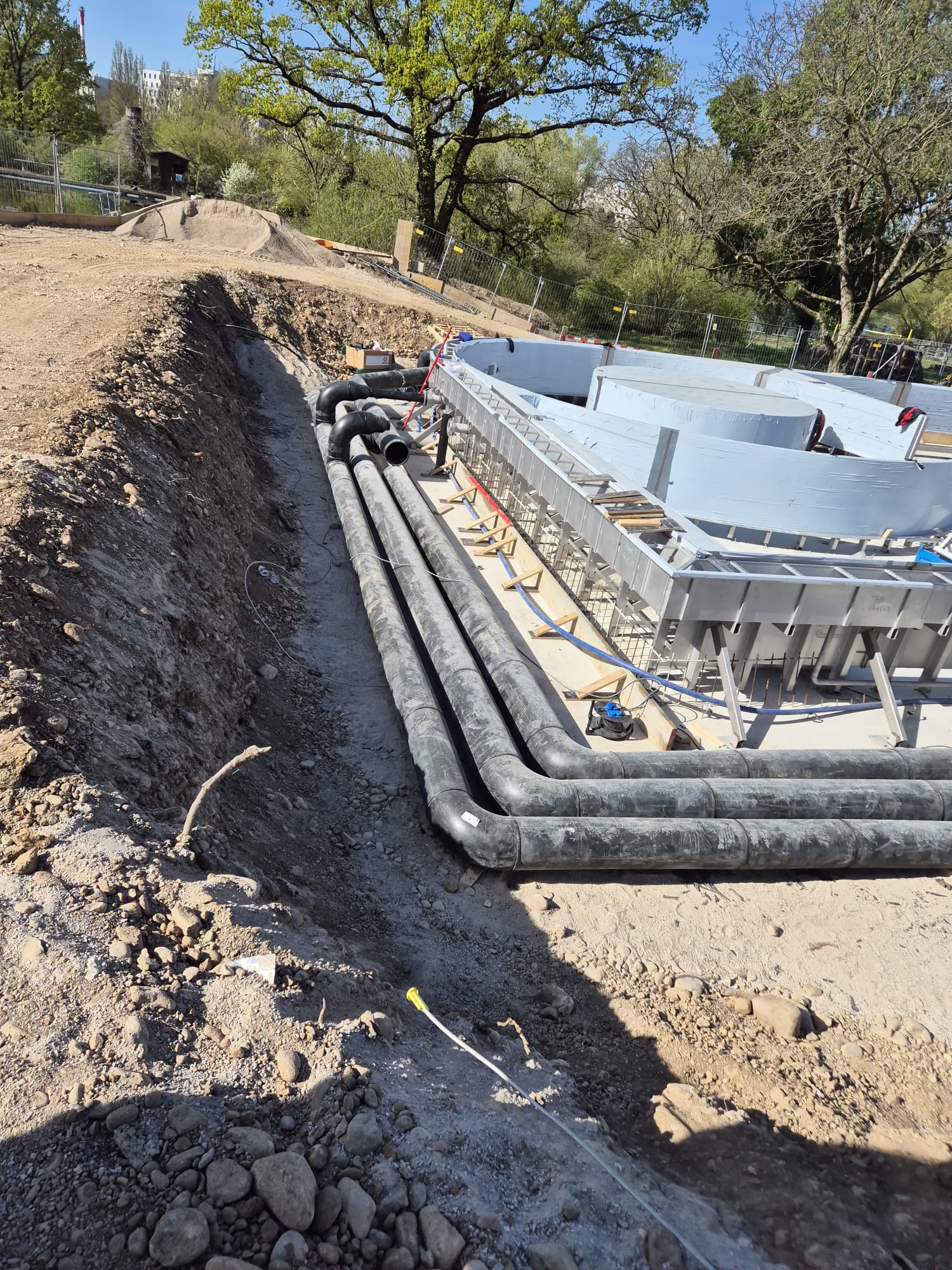 Construction site with district heating and concrete works